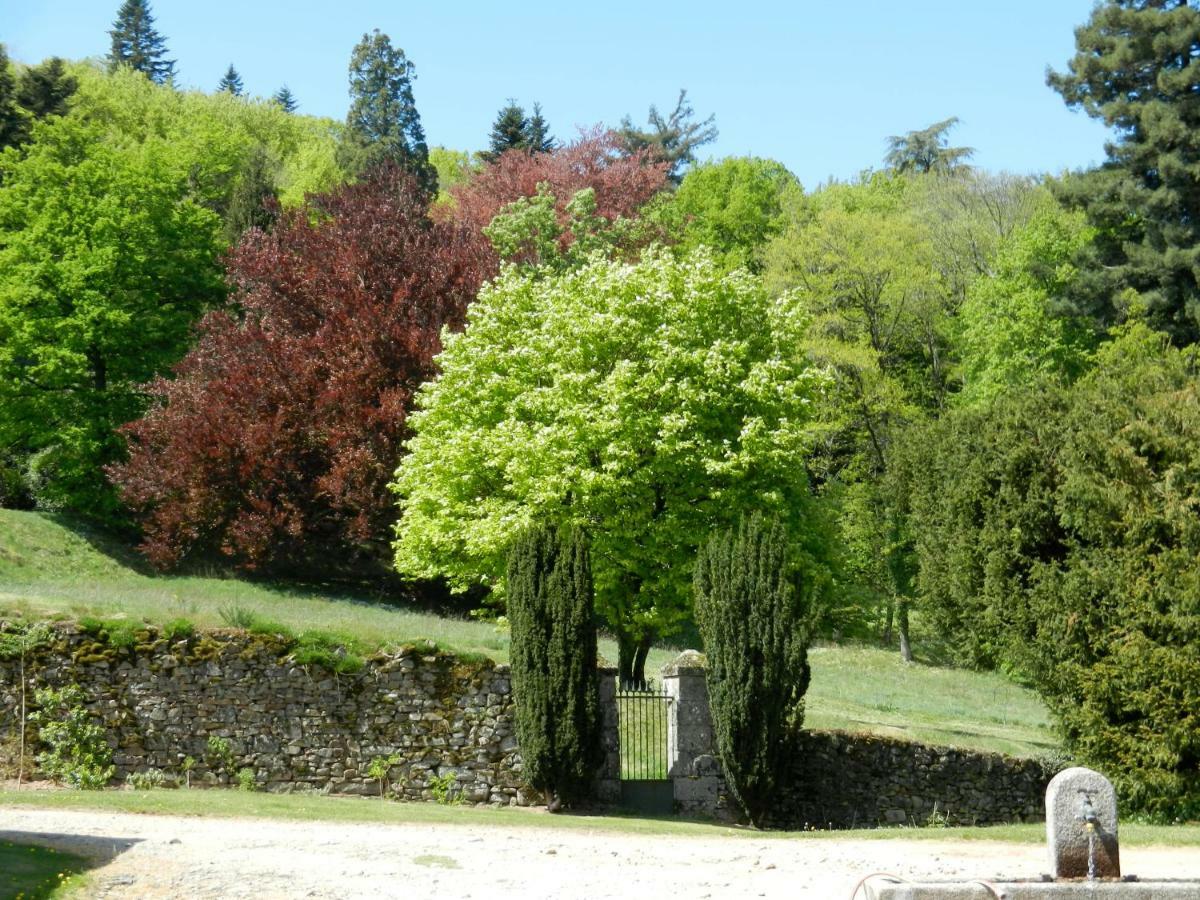 Domaine De Montmery Sa Piscine Son Jardin Ses Espaces Ambazac Bagian luar foto